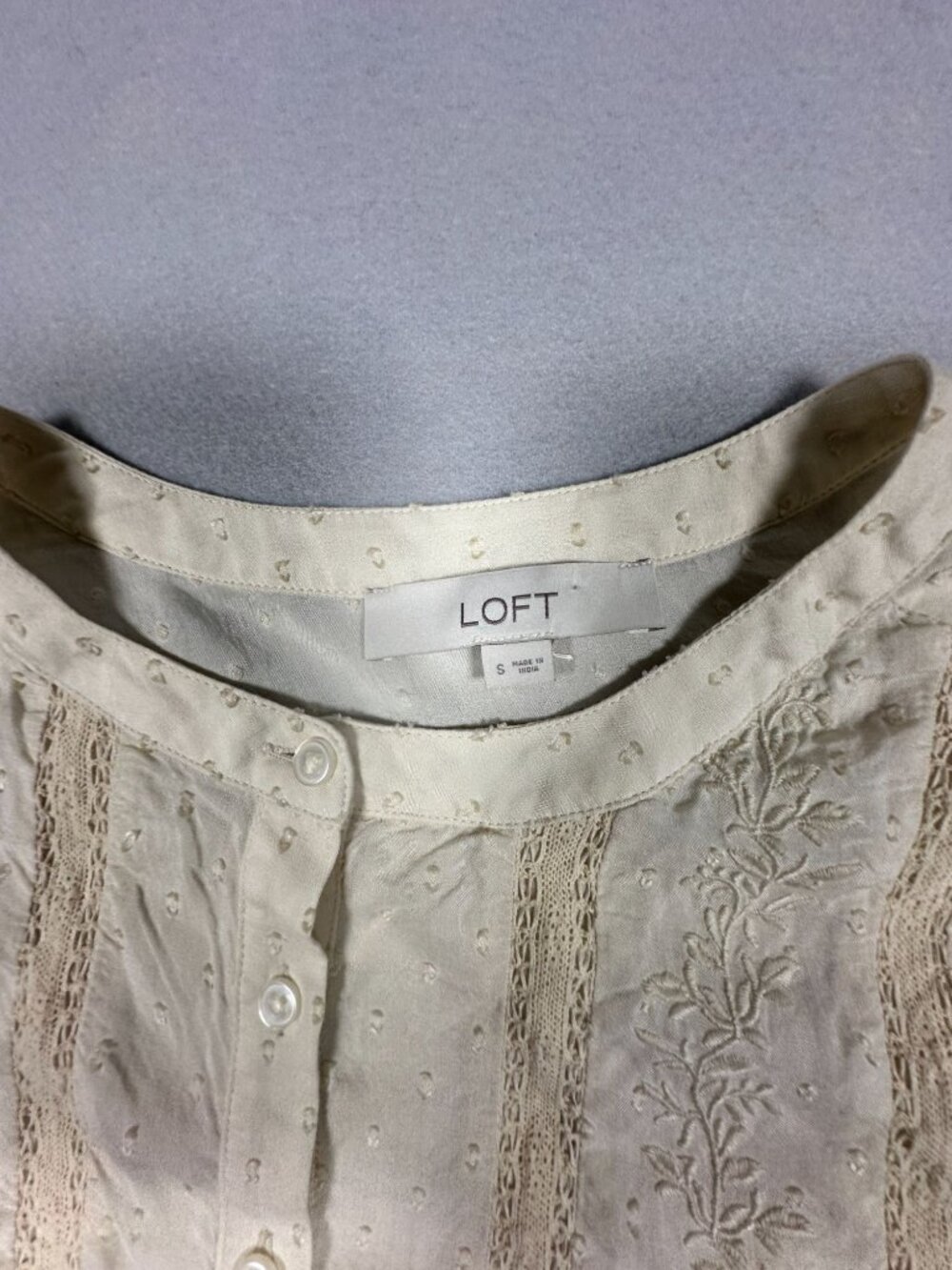 Loft Ivory Textured Blouse Embroidered Details Puff Sleeves Womens Small - Picture 5 of 6